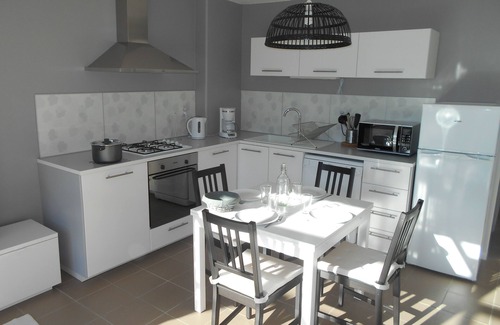 Meynes House | Gite La Vie Est Belle, near the Pont du Gard, Nimes, Avignon, Uzes, Arles and A9