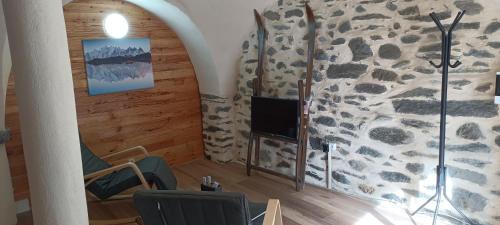 Saint-Martin-de-la-Porte Apartment | gite le bec d'aigle 2 pers