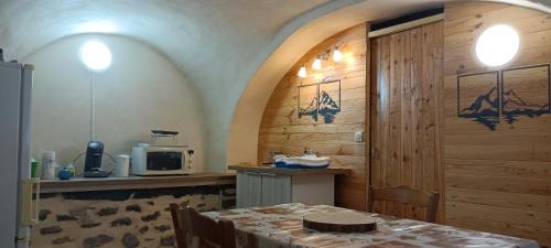 Saint-Martin-de-la-Porte Apartment | gite le bec d'aigle 2 pers