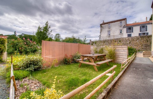 Mallievre House | Gite Le Mistral 2/4 persons 6kms from the puy du fou park