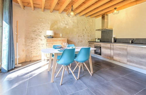 Chassaignes House | 'Gîte Le Pigeonnier' with Shared Pool, Wi-Fi and Air Conditioning