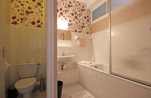 Domfront en Poiraie Bed & Breakfast | Gite Le Relais Saint Michel