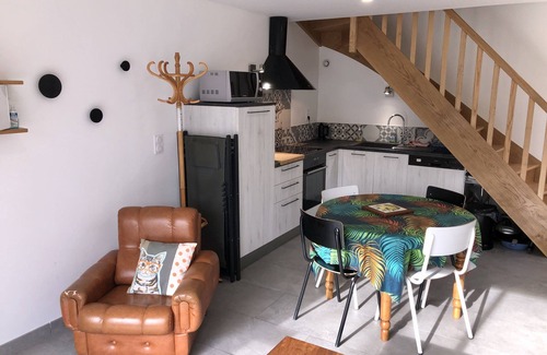 Piolenc Cottage | Gîte "les oliviers" exceptional setting in the heart of olive trees and the forest.