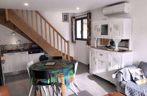 Piolenc Cottage | Gîte "les oliviers" exceptional setting in the heart of olive trees and the forest.