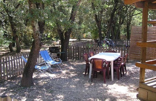 Vers-Pont-du-Gard Ski Chalet | Gite Marius Vers Pont du Gard en Provence, river and swimming pool