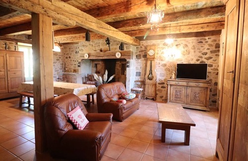 Menet Cottage | Gite Menet, 4 bedrooms, 8 persons