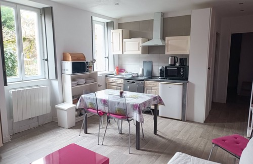 Salins-les-Bains Apartment | Gîte Notre Dame⭐Salins-les-Bains RDC 600m from the thermal baths.Curist rates/request