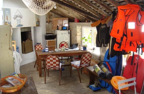 Surtainville House | Gîte - parking - pool in summer - sea and stores