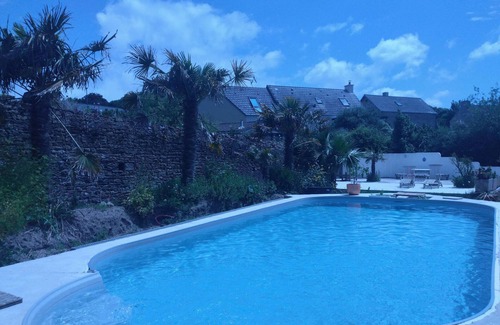 Surtainville House | Gîte - parking - pool in summer - sea and stores