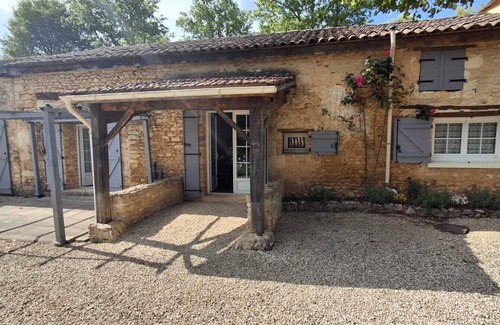 Sainte-Foy-de-Longas House | Gîte Périgord with swimming pool and nature view, Pets welcome!