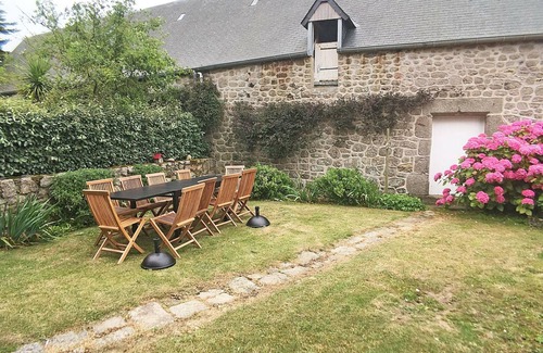 Reville Cottage | Gite Réville, 4 bedrooms, 10 persons