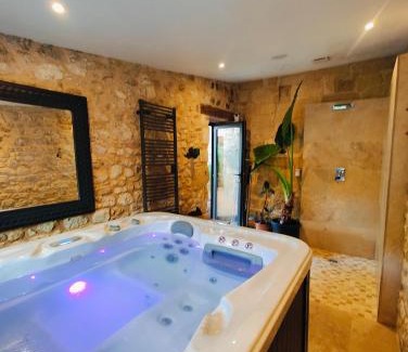Beaumont-du-Perigord House | Gite romantique avec Sauna, Spa, Home cinéma -La Closerie du Biard-