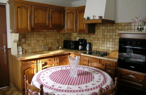 Saint-Pourcain-sur-Sioule Cottage | Gite Saint-Pourçain-sur-Sioule, 4 bedrooms, 9 persons