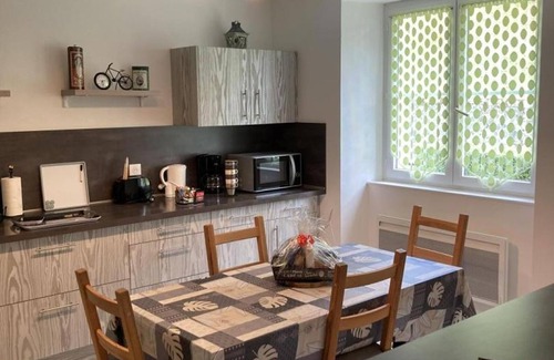 Saint-Etienne-Cantales Cottage | Gite Saint-Étienne-Cantalès, 3 bedrooms, 6 persons