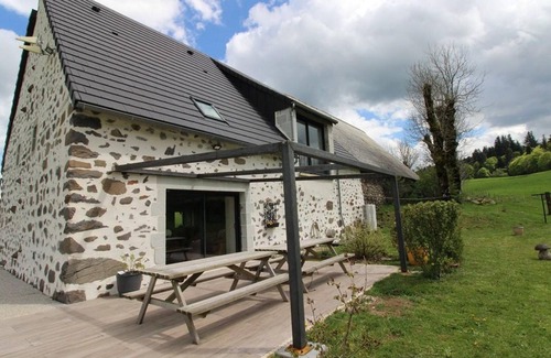 Saint-Hippolyte Cottage | Gite Saint-Hippolyte, 5 bedrooms, 14 persons