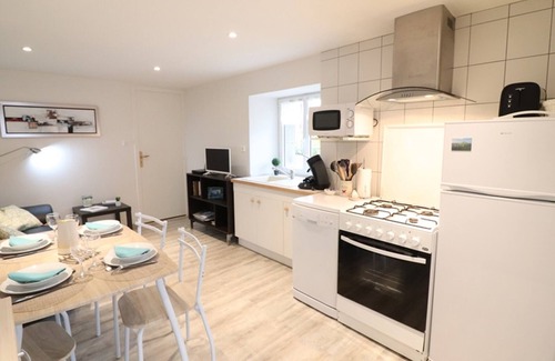 Teissieres-de-Cornet Cottage | Gite Teissières-de-Cornet, 2 bedrooms, 4 persons