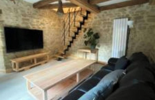 La Baume-Cornillane House | Gîte : The old building.