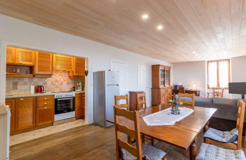 Chalais House | Gite Vergnelibert