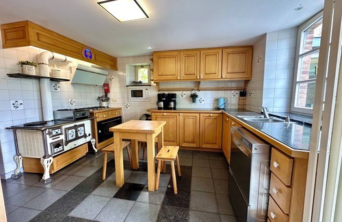 Waimes House | Gite with a swimming pool, sauna & climbing wall