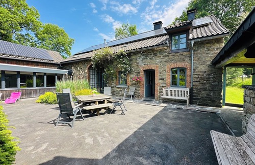 Waimes House | Gite with a swimming pool, sauna & climbing wall