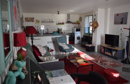 Rougegoutte Cottage | Gite with private entrance and parking/waterfront patio