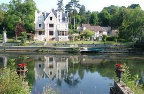Montigny-sur-Loing Apartment | Gites between Fontainebleau forest, along the river with tennis & pool access