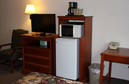 Jamestown Hotel | Gladstone Inn & Suites
