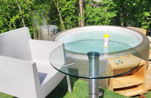 Dormans RV Rental | Glamping 'Les Bulles Du Coq De Champagne' with Mountain View, Private Terrace and Wi-Fi