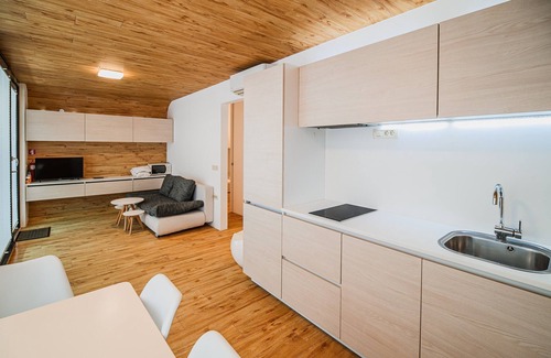 Crnomelj House | Glamping Malerič - Natural Pool & Wellness access