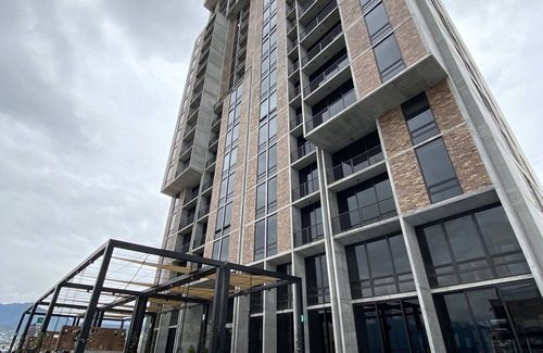 Monterrey Centro Apartment | Glamuroso 2BR Apt King Size con Piscina + Estacionamiento Gratuito