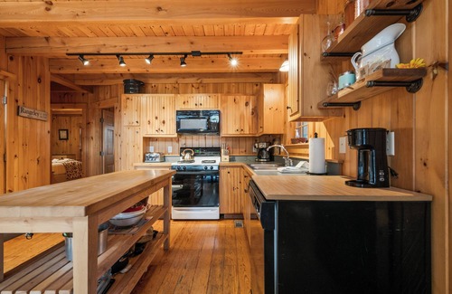 Oquossoc House | Glandore | Private Waterfront w/Dock & Hot Tub