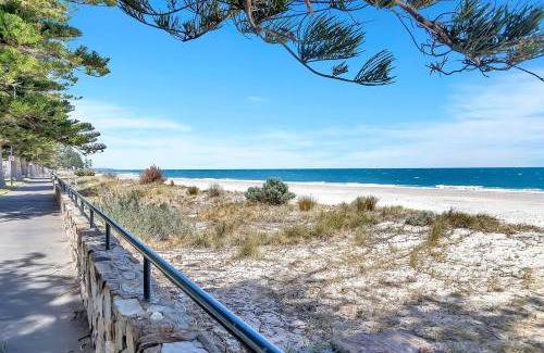 Glenelg Apartment | Glenelg Outlook - Beachfront Stay by Moseley Square