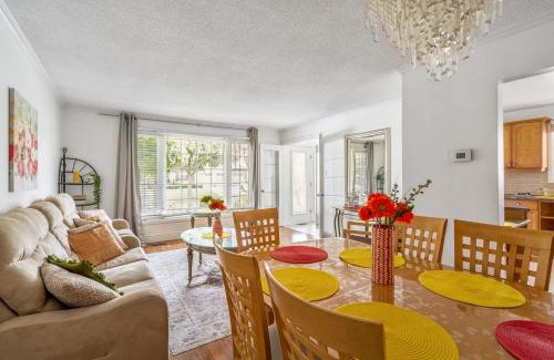 Mississauga House | Glengarry Haus Spacious 2BR Home Away From Home