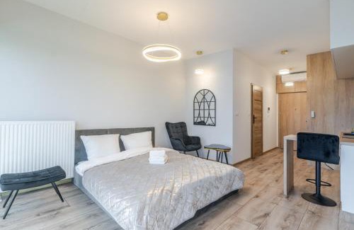 Katowice Apartment | Global Park 22th View Studio by BookingHost
