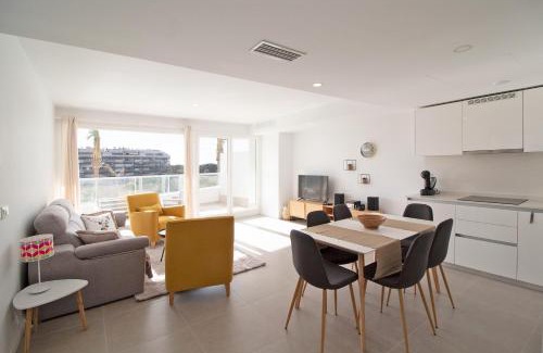 Canet de Berenguer Apartment | Global Properties, Apartamento para 5 personas con terraza y vistas a la piscina
