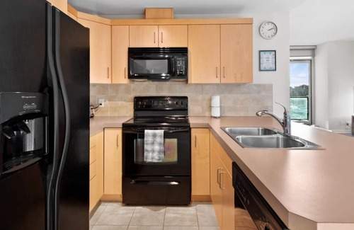 Victoria Park Apartment | GLOBALSTAY. Stylish 2Bd Apt Downtown. City&Mountain View