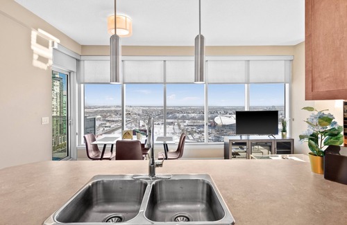 Victoria Park Apartment | GLOBALSTAY.Unique 2Br 2BA Stampede, BMO view. Free Parking
