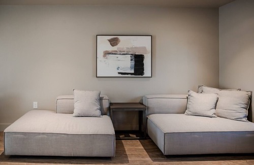 Brazos Hotel | Gloria Inn Unit 4 -5 minutes from Baylor and 2 Blocks to Magnolia