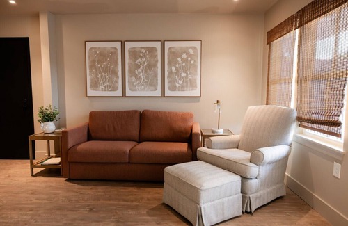Brazos Hotel | Gloria Inn Unit 6- 5 minutes from Baylor and 2 Blocks to Magnolia