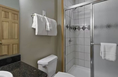 Four O'Clock Hotel | Glorious 2 Bedroom at Grand Timber Lodge in Breck - sleeps 8n
