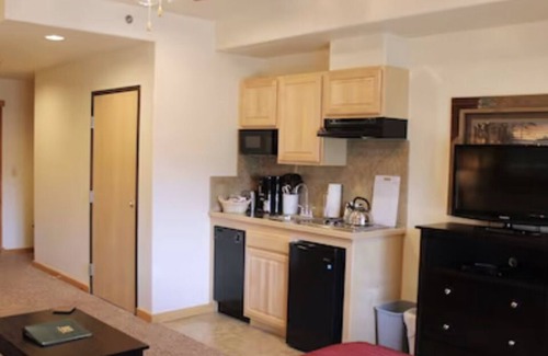 Four O'Clock Hotel | Glorious 2 Bedroom at Grand Timber Lodge in Breck - sleeps 8n
