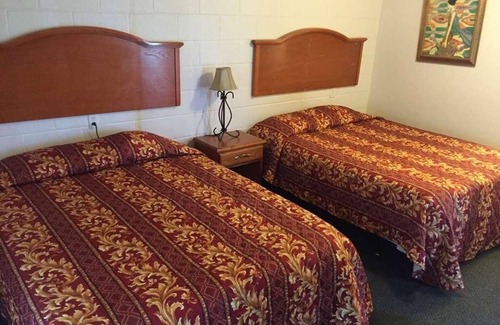 Fairview Hotel | Gloss Mountain Escape! 4 Budget-friendly Units, Free Parking, Pets Allowed