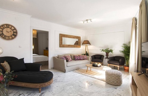 Albaicin Apartment | Glow and Elegant Apartment in Granada Center Free Parking