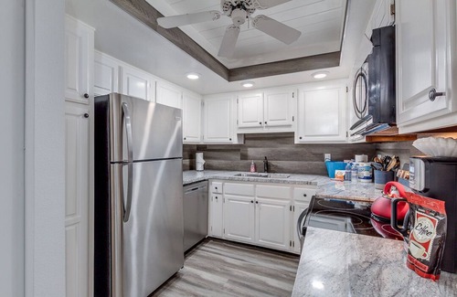 Camelback East Condo | Go Golf! Water Views. Big Patio! Discounts Avail! 30 Night Minimum!