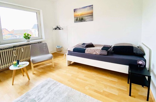 Pfalzdorf Apartment | GO02 4 room apartment with balcony & garden