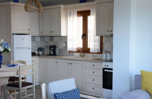 Sourpi Apartment | Goddess Athena Apartment