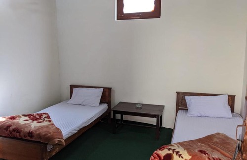 Azad Kashmir Bed & Breakfast | GOHO Rooms Lake View Hotel