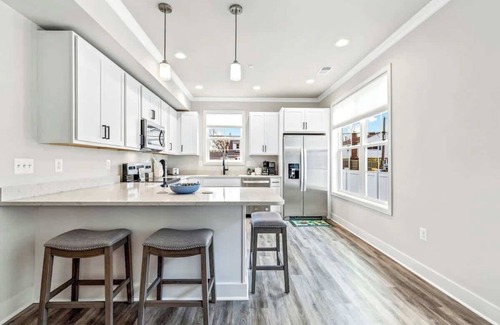 Edgewater House | Golden Anchor Retreat; Lux Living! - Sleeps 7