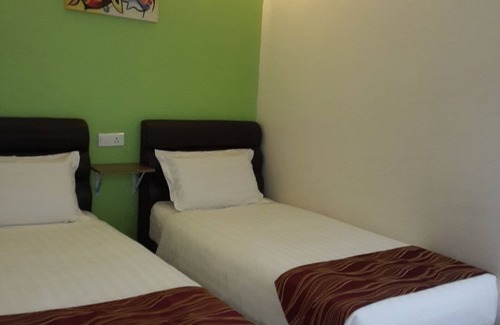 Kampung Gong Pauh Apartment | GOLDEN GATE HOTEL