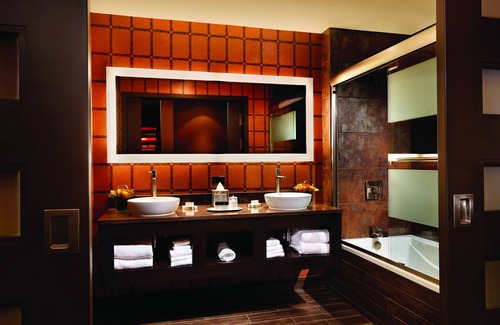 Downtown Las Vegas Resort | Golden Nugget Las Vegas Hotel & Casino